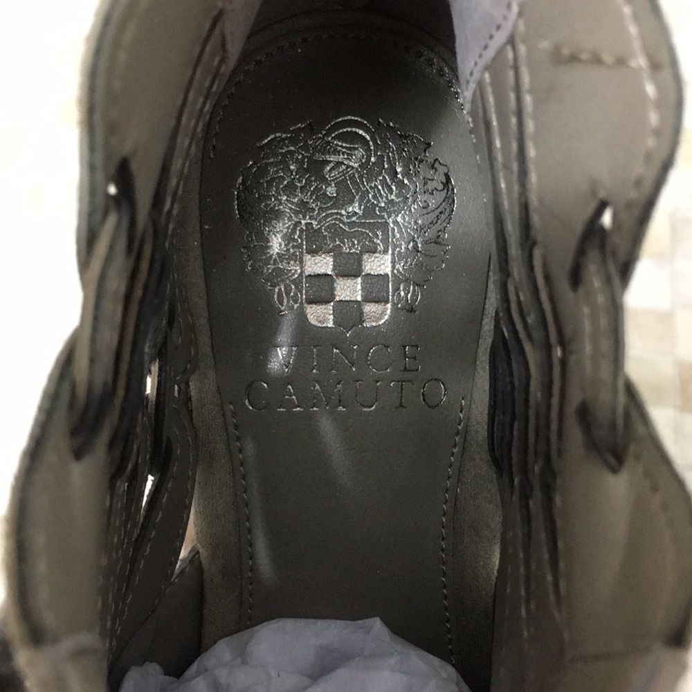 VINCE CAMUTO Prestetta Bootie - Picture 7 of 8